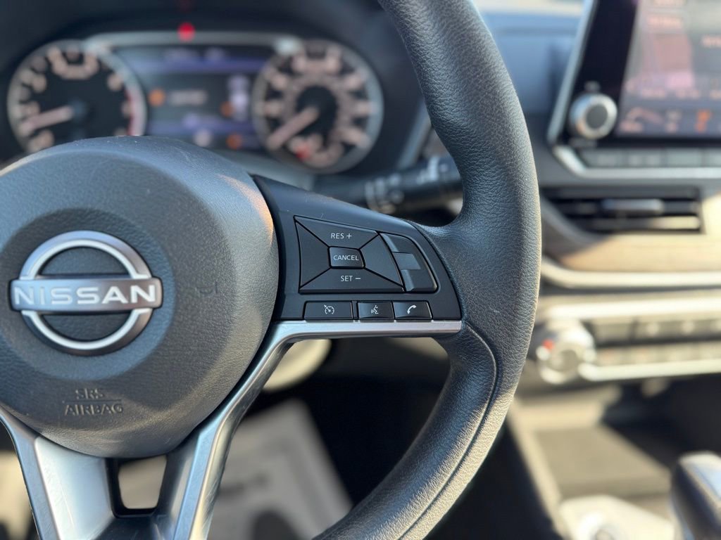 Used 2025 Nissan Altima 2.5 SV AWD/4WD image 17