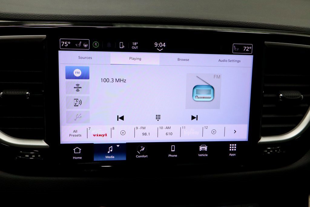 Used 2023 Chrysler Pacifica Touring-L image 12