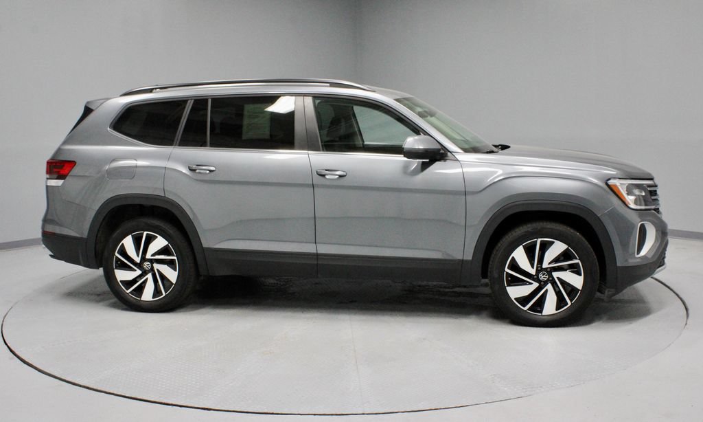 Used 2025 Volkswagen Atlas SE AWD/4WD image 12