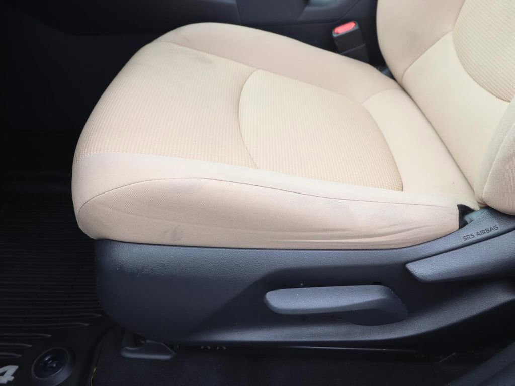 Used 2019 Toyota RAV4 LE image 17