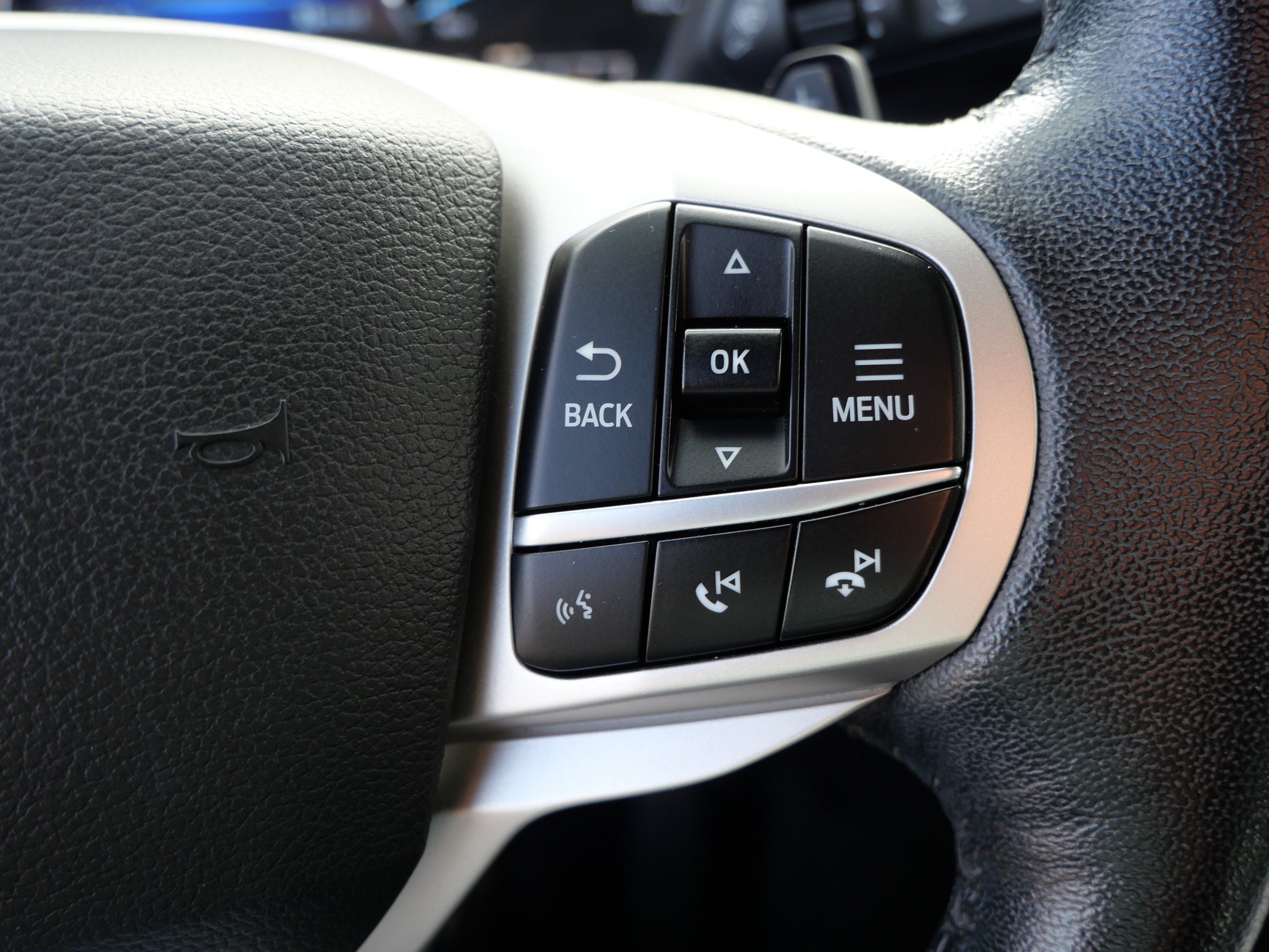 Certified 2021 Ford Explorer Limited w/ Hybrid Equipment Group 310A AWD/4WD image 29