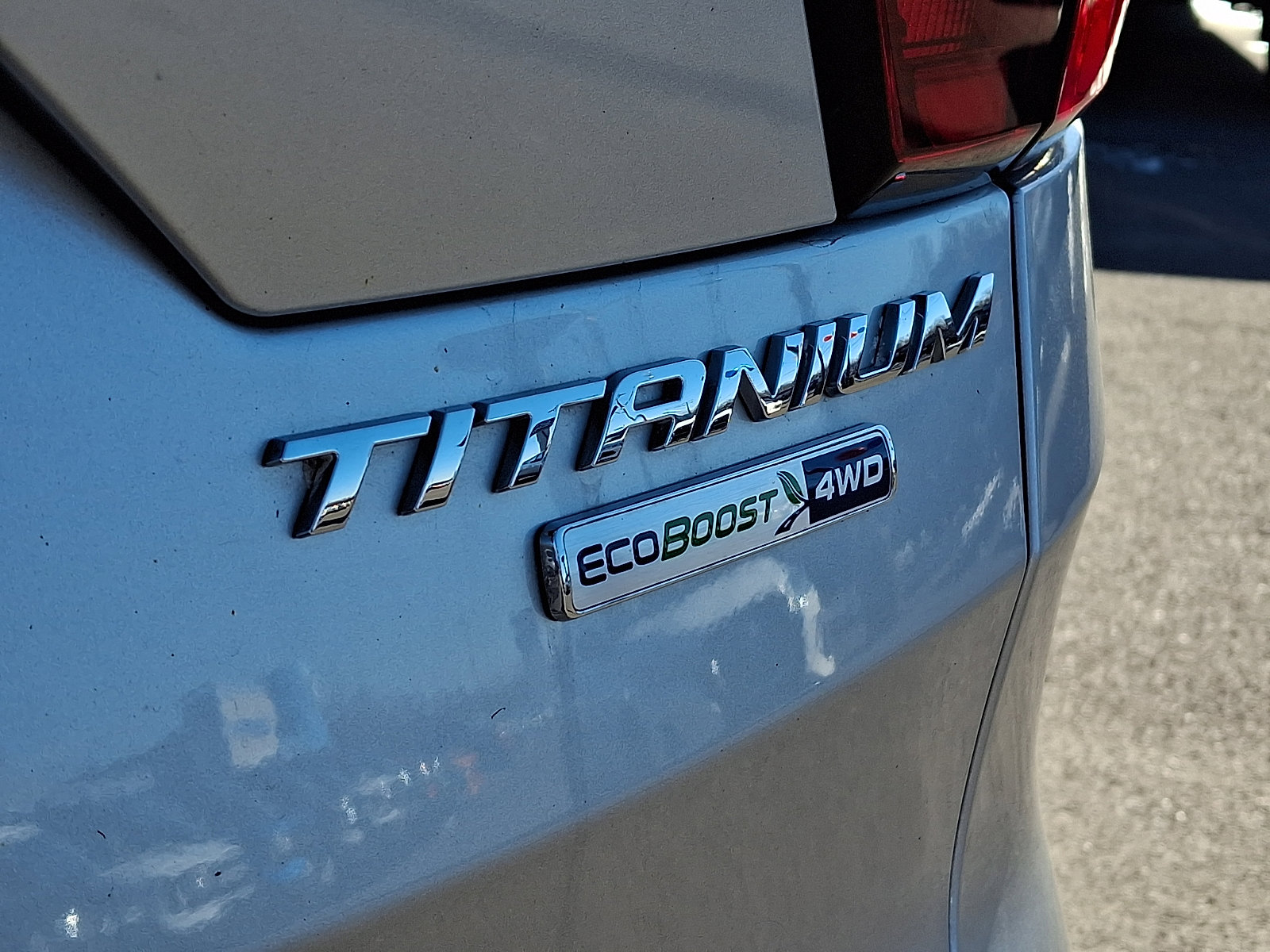 Certified 2019 Ford Escape Titanium image 31