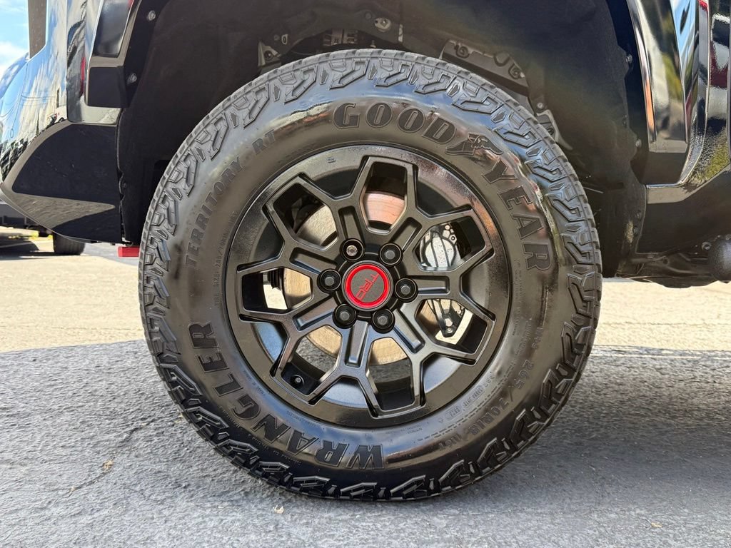 Used 2025 Toyota Tacoma TRD Pro AWD/4WD image 37