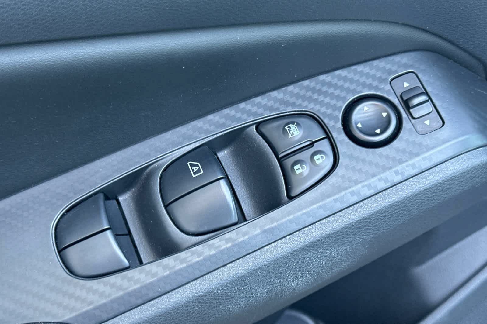 Used 2025 Nissan Altima 2.5 SV FWD image 13