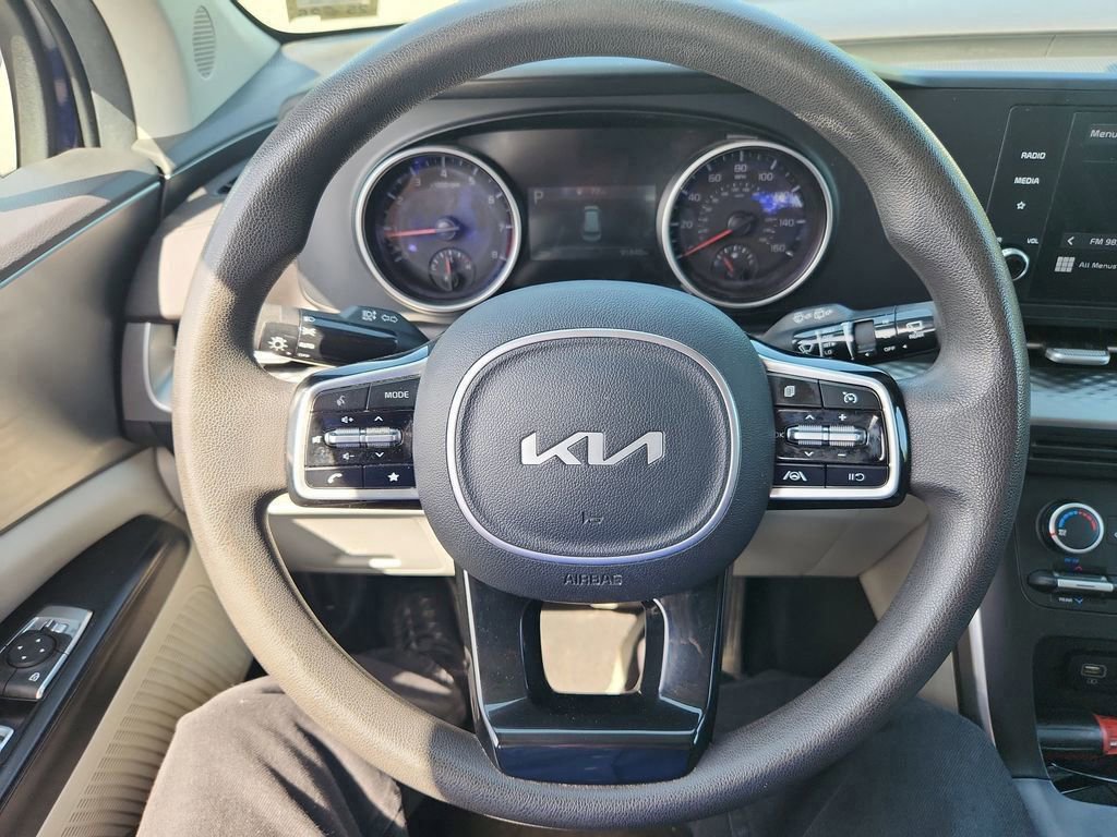 Used 2023 Kia Carnival LX image 26
