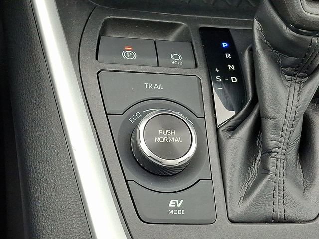 Used 2021 Toyota RAV4 XLE w/ Convenience Package image 23