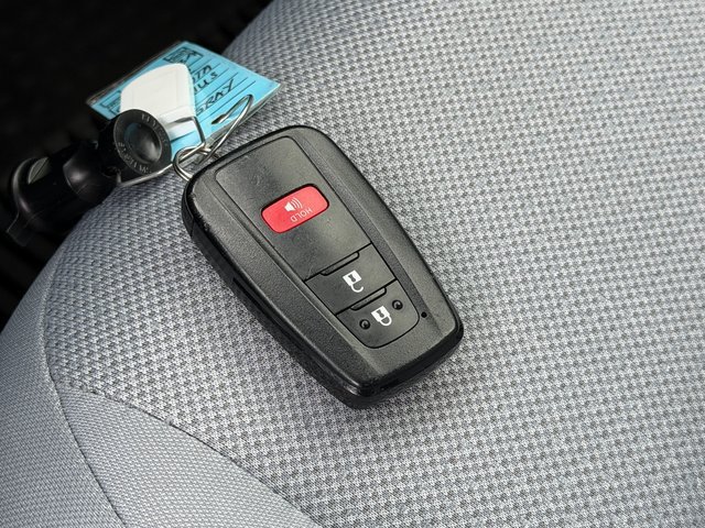Used 2022 Toyota Prius LE FWD image 27
