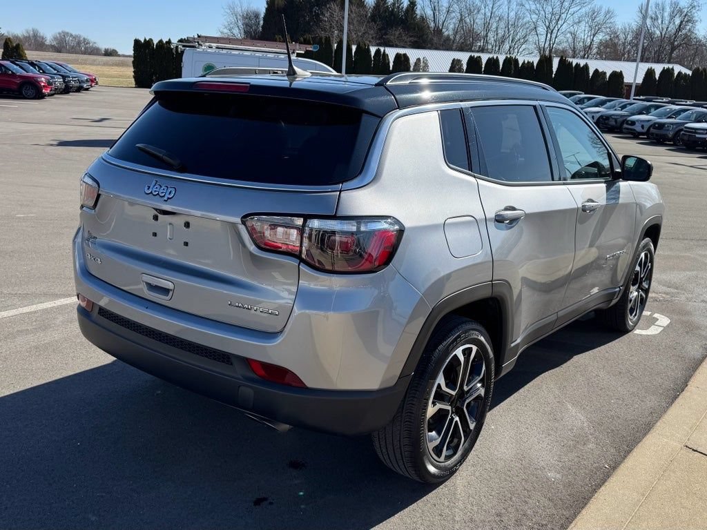 Used 2022 Jeep Compass Limited w/ Sun and Sound Group AWD/4WD image 11