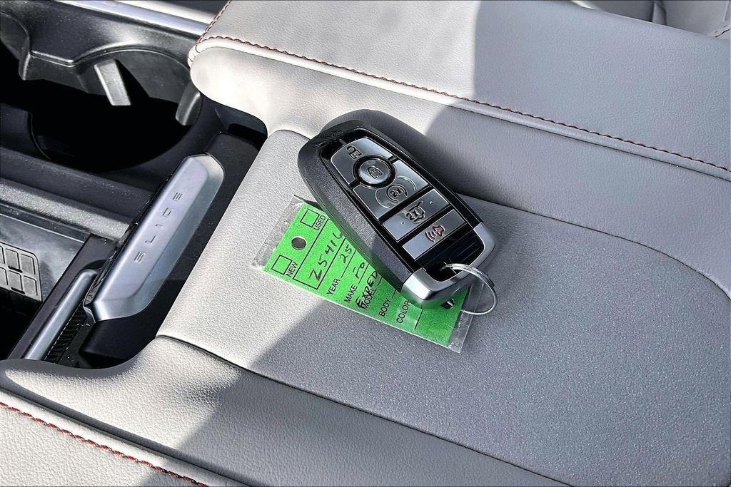 Certified 2025 Ford Expedition Active AWD/4WD image 12