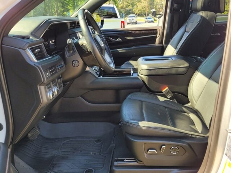 Used 2023 GMC Yukon Denali w/ Denali Reserve Package image 10