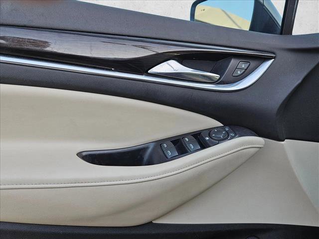 Used 2018 Buick Enclave Essence FWD image 9