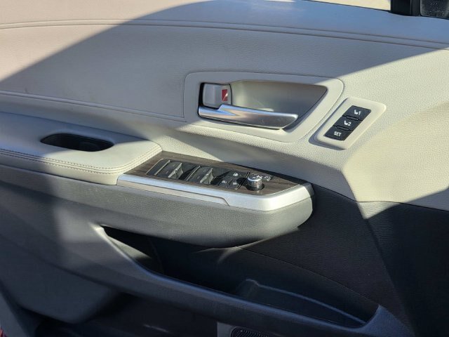 Used 2023 Toyota Sienna Limited AWD/4WD image 21