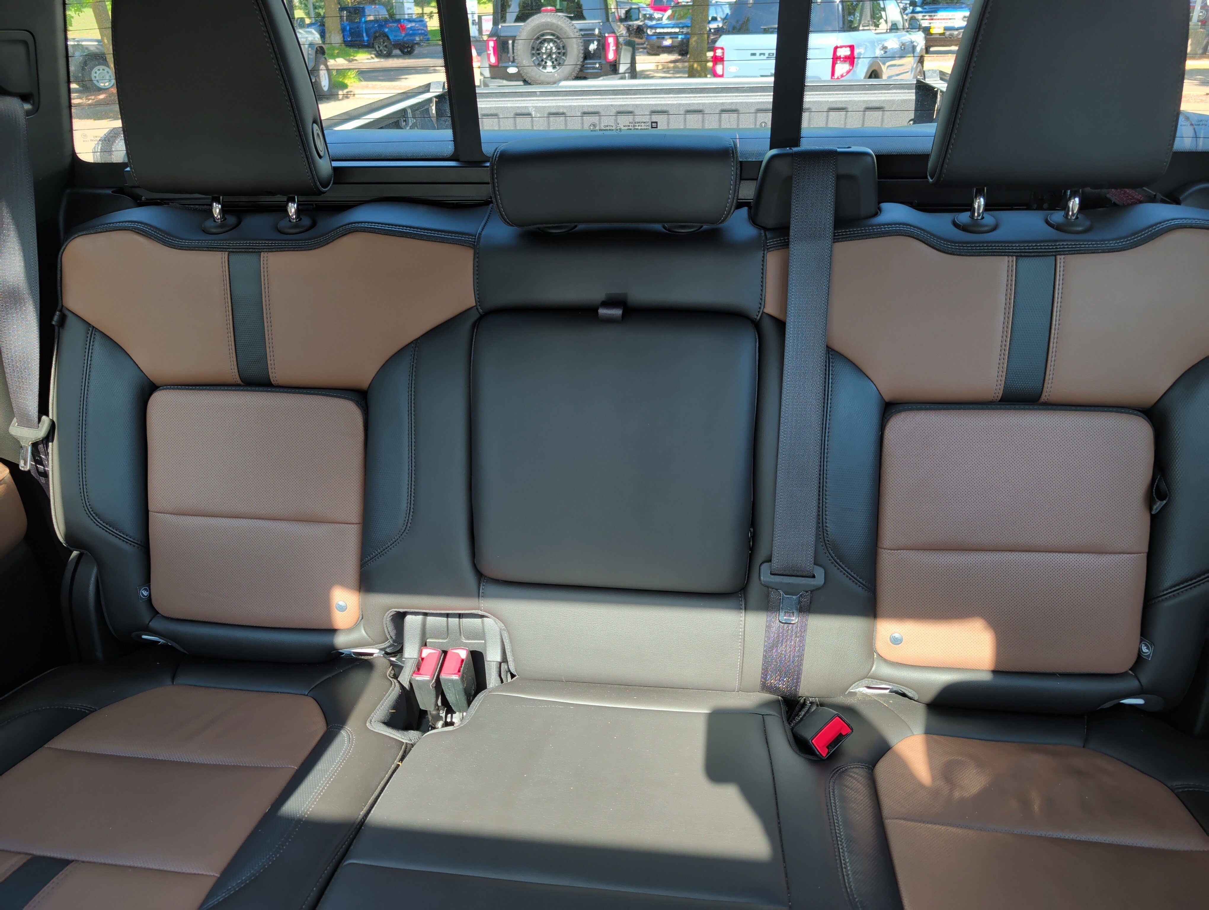 Used 2019 Chevrolet Silverado 1500 High Country w/ Technology Package AWD/4WD image 13