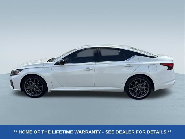 Used 2023 Nissan Altima 2.0 SR FWD image 2