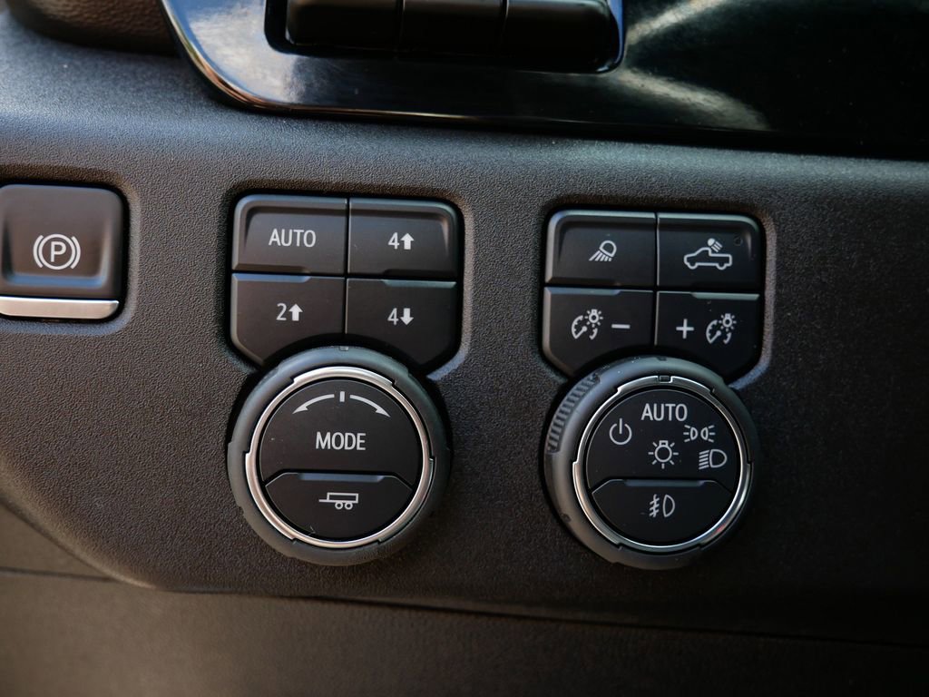 Used 2025 Chevrolet Silverado 1500 LTZ AWD/4WD image 17