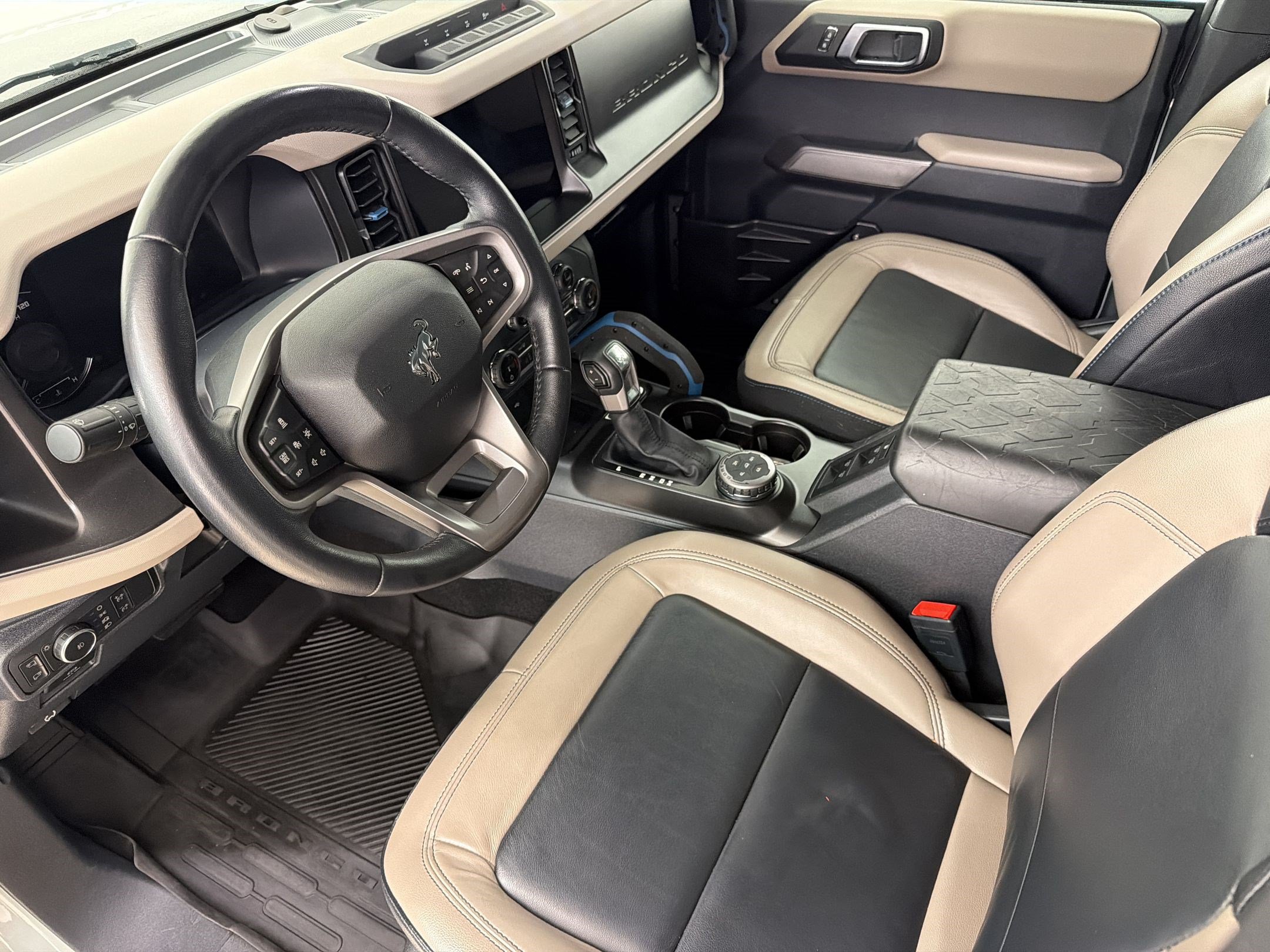 Certified 2022 Ford Bronco Wildtrak AWD/4WD image 4