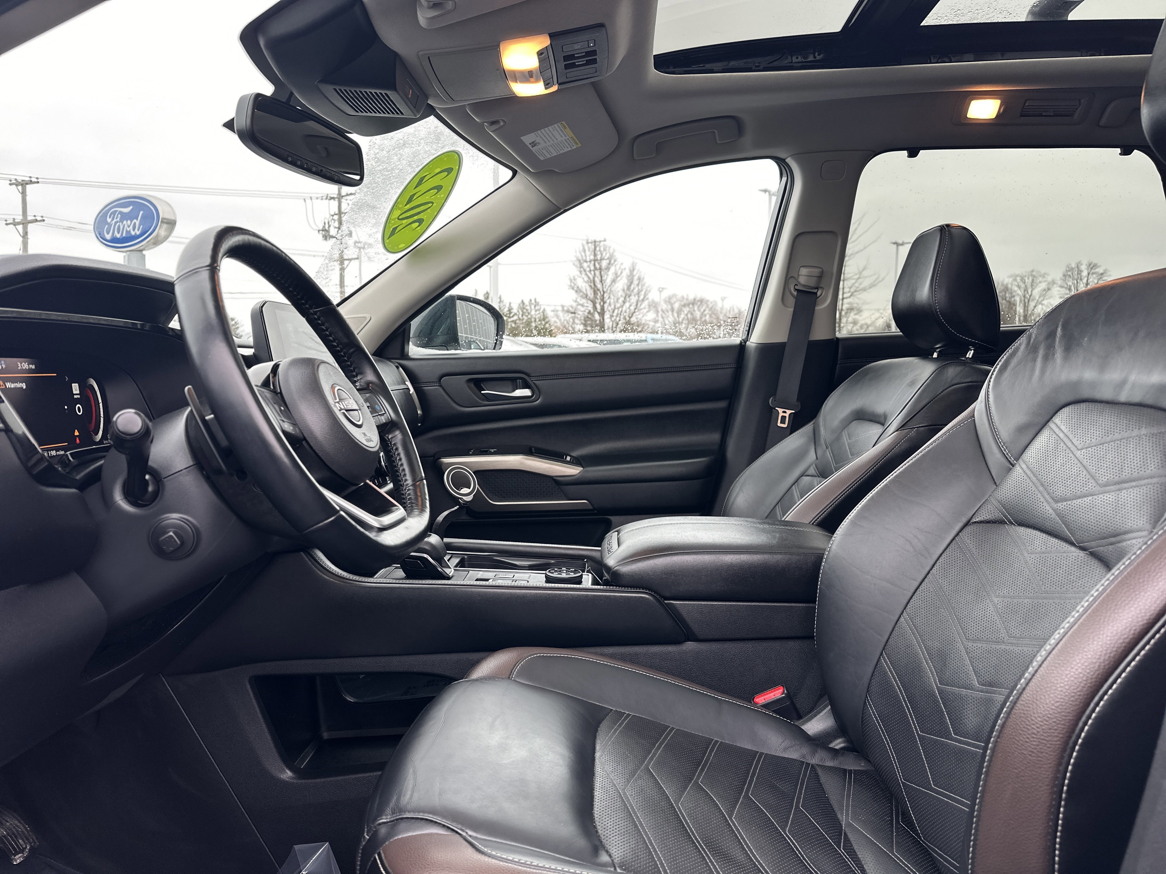 Used 2022 Nissan Pathfinder Platinum w/ Cargo Package image 17