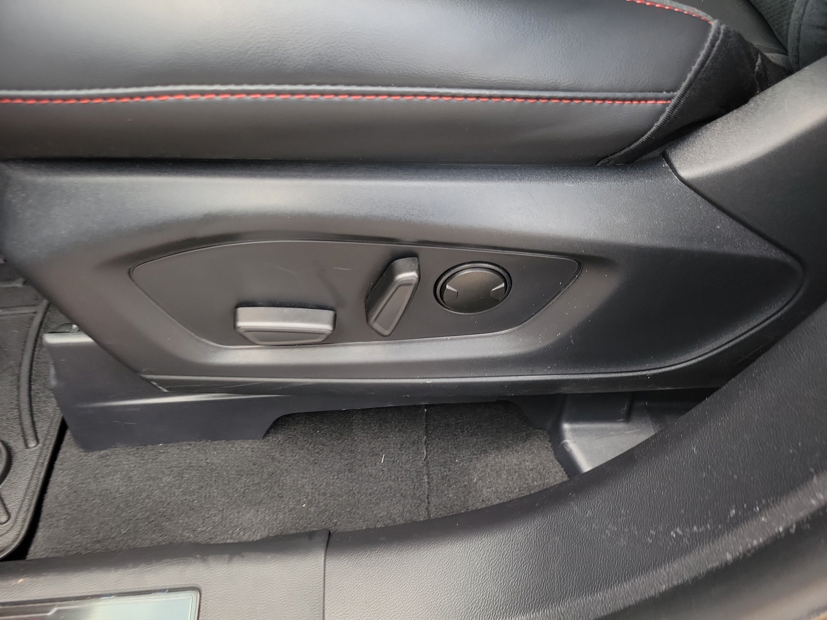 Certified 2025 Ford Explorer ST AWD/4WD image 18