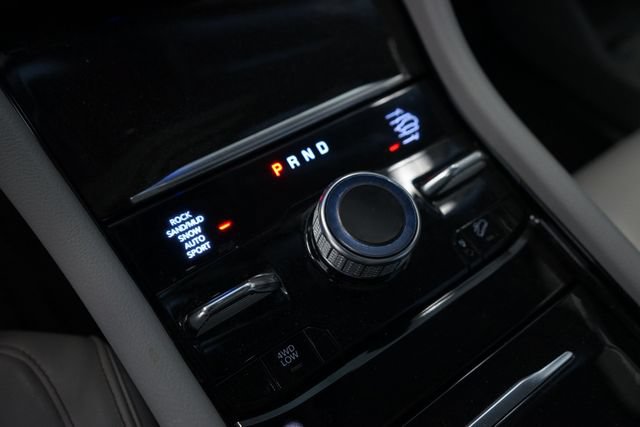 Used 2022 Jeep Grand Cherokee L Overland w/ Luxury Tech Group IV AWD/4WD image 23