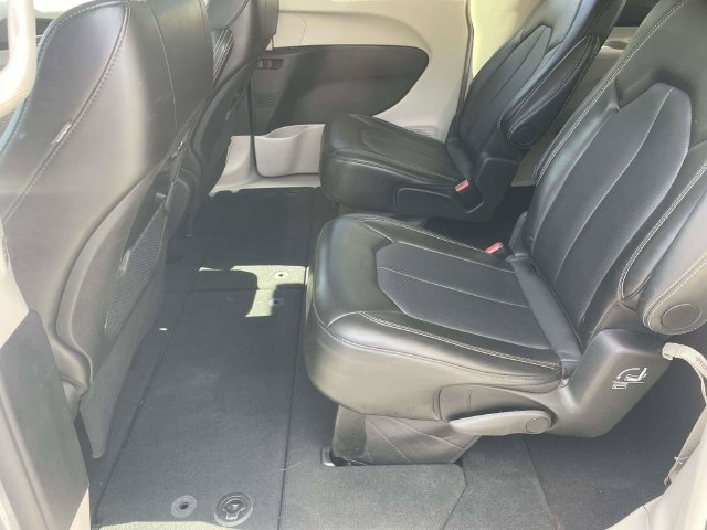 Used 2024 Chrysler Pacifica Touring-L FWD image 28