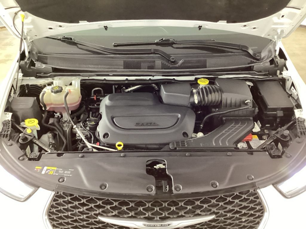Used 2024 Chrysler Pacifica Touring-L FWD image 42