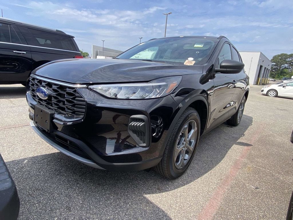 Certified 2025 Ford Escape ST-Line AWD/4WD image 2