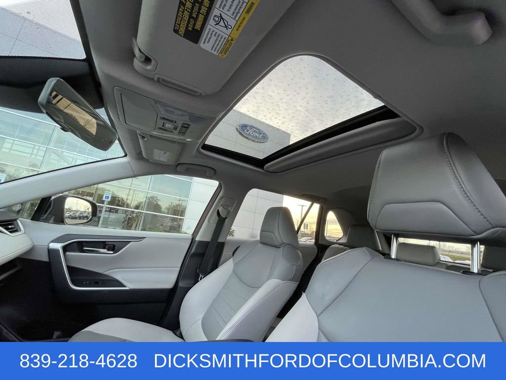 Used 2020 Toyota RAV4 XLE Premium image 16