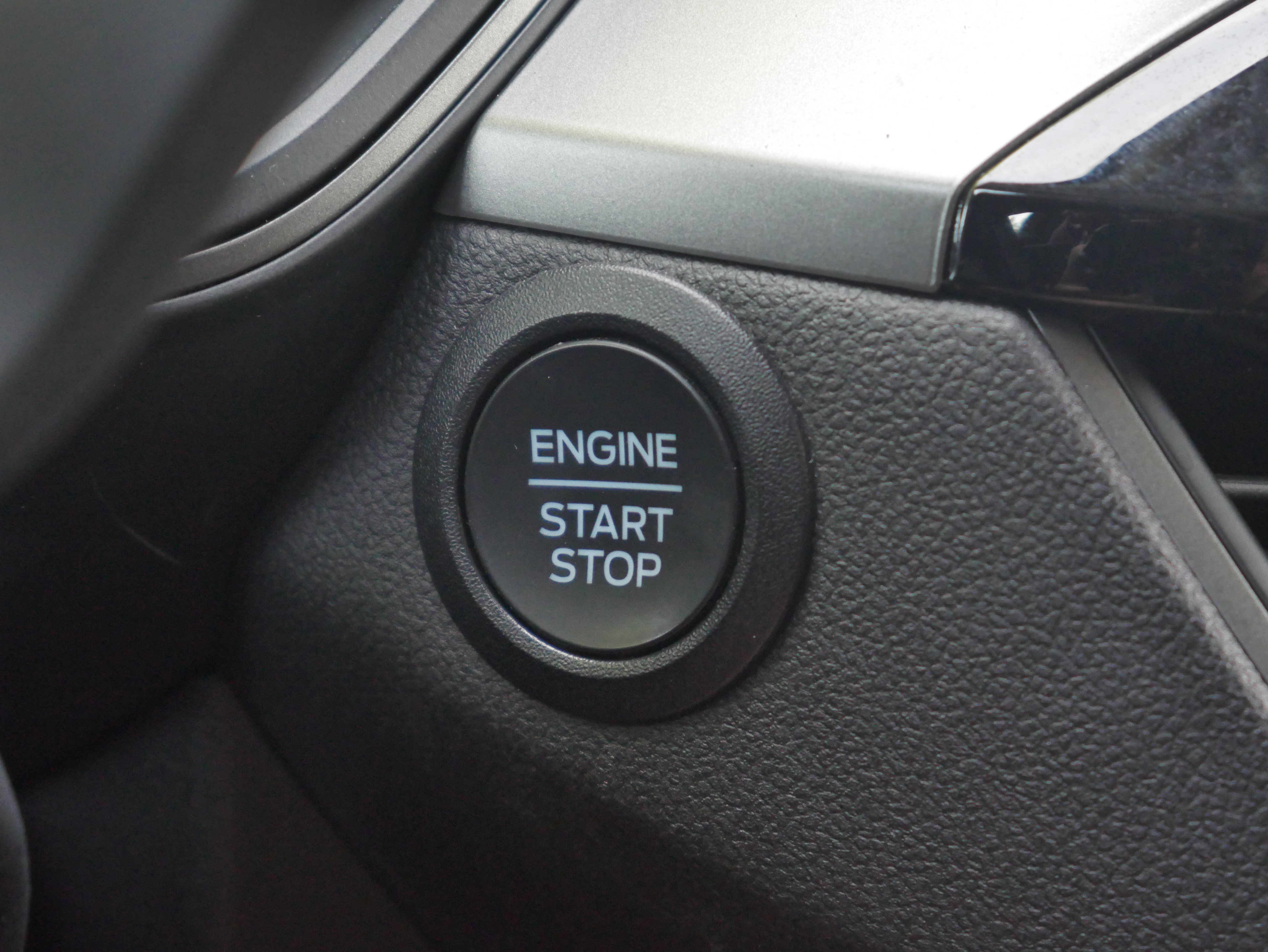 Certified 2025 Ford Escape Active AWD/4WD image 8