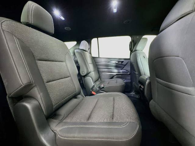 Used 2024 Chevrolet Traverse LT w/ LPO, Floor Liner Package FWD image 31