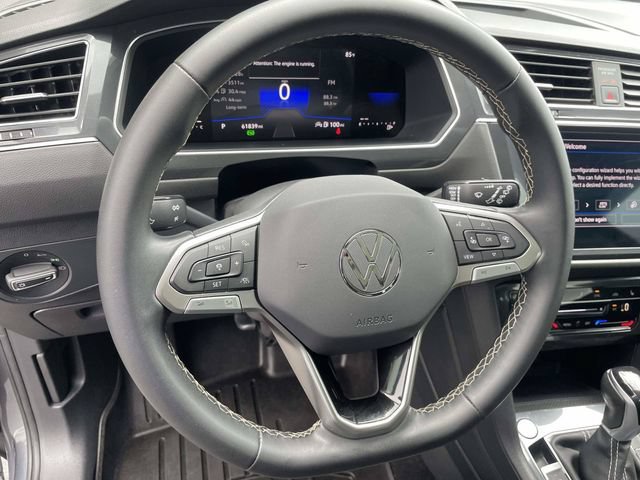 Used 2023 Volkswagen Tiguan SE w/ Panoramic Sunroof Package FWD image 19