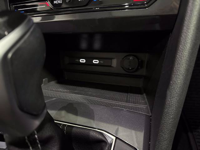Used 2023 Volkswagen Tiguan SE w/ Panoramic Sunroof Package FWD image 19