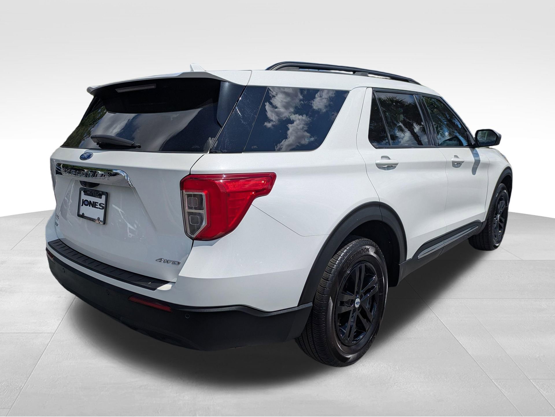 Certified 2023 Ford Explorer XLT AWD/4WD image 5