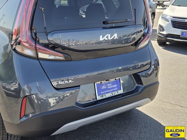 Used 2025 Kia Soul LX w/ LX Technology Package FWD image 6