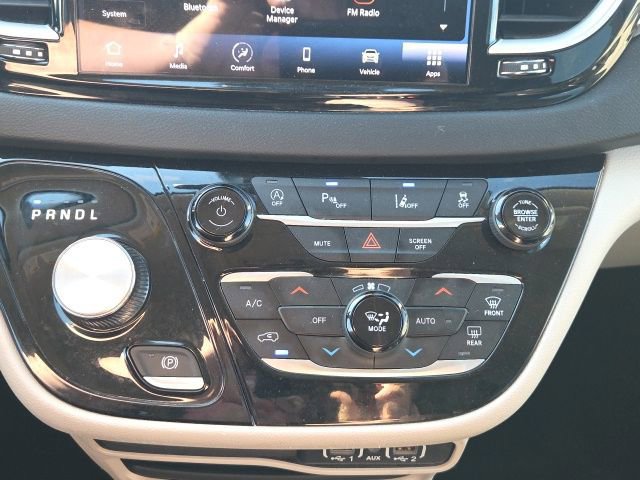 Used 2023 Chrysler Pacifica Touring-L image 35