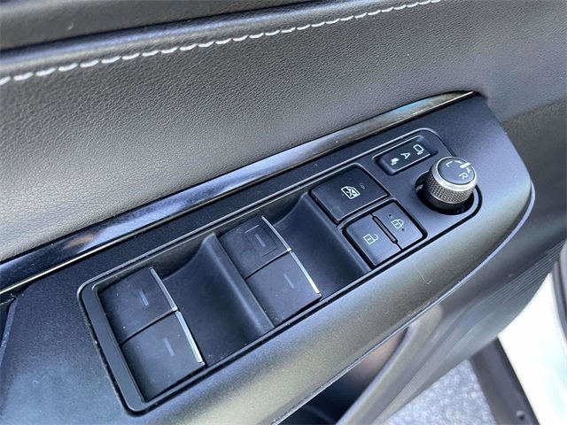 Used 2021 Toyota Venza LE image 17