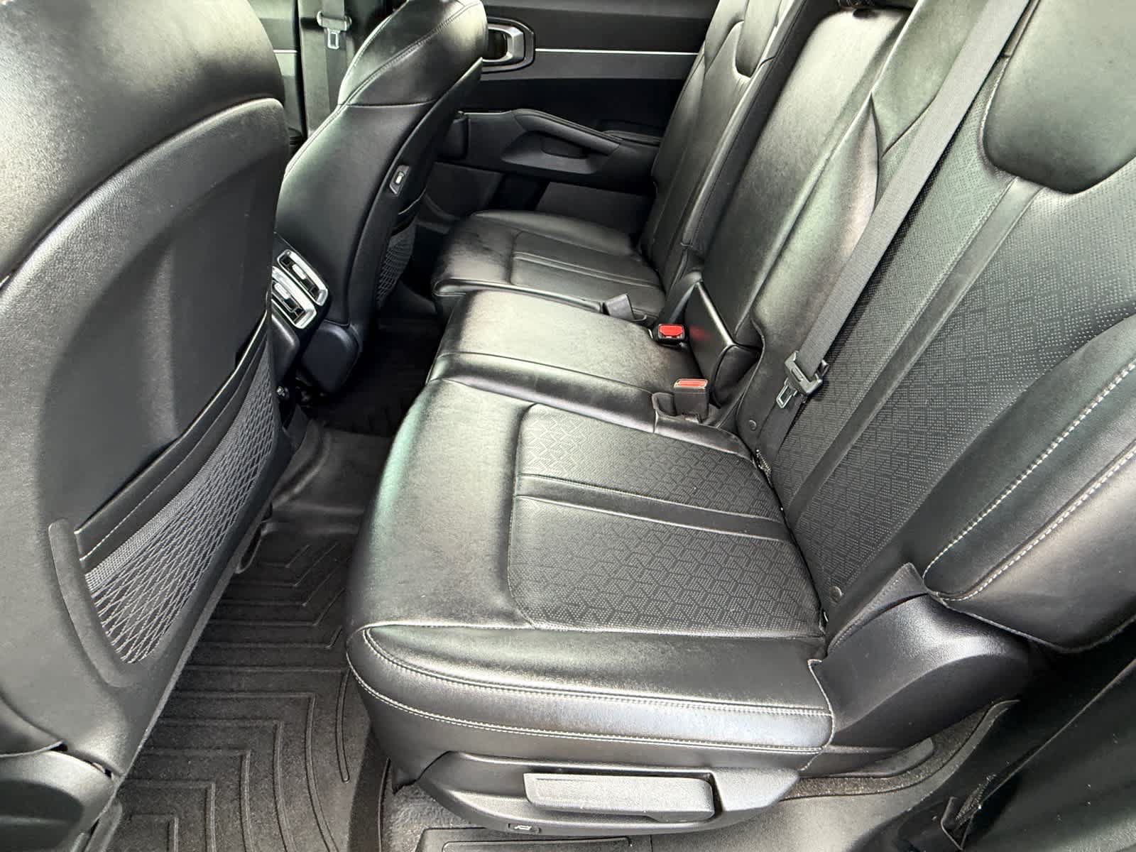 Used 2023 Kia Sorento S FWD image 12