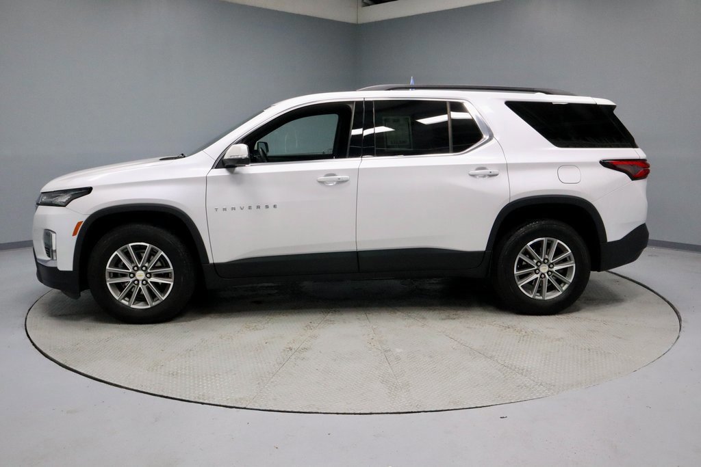 Used 2023 Chevrolet Traverse LT image 2