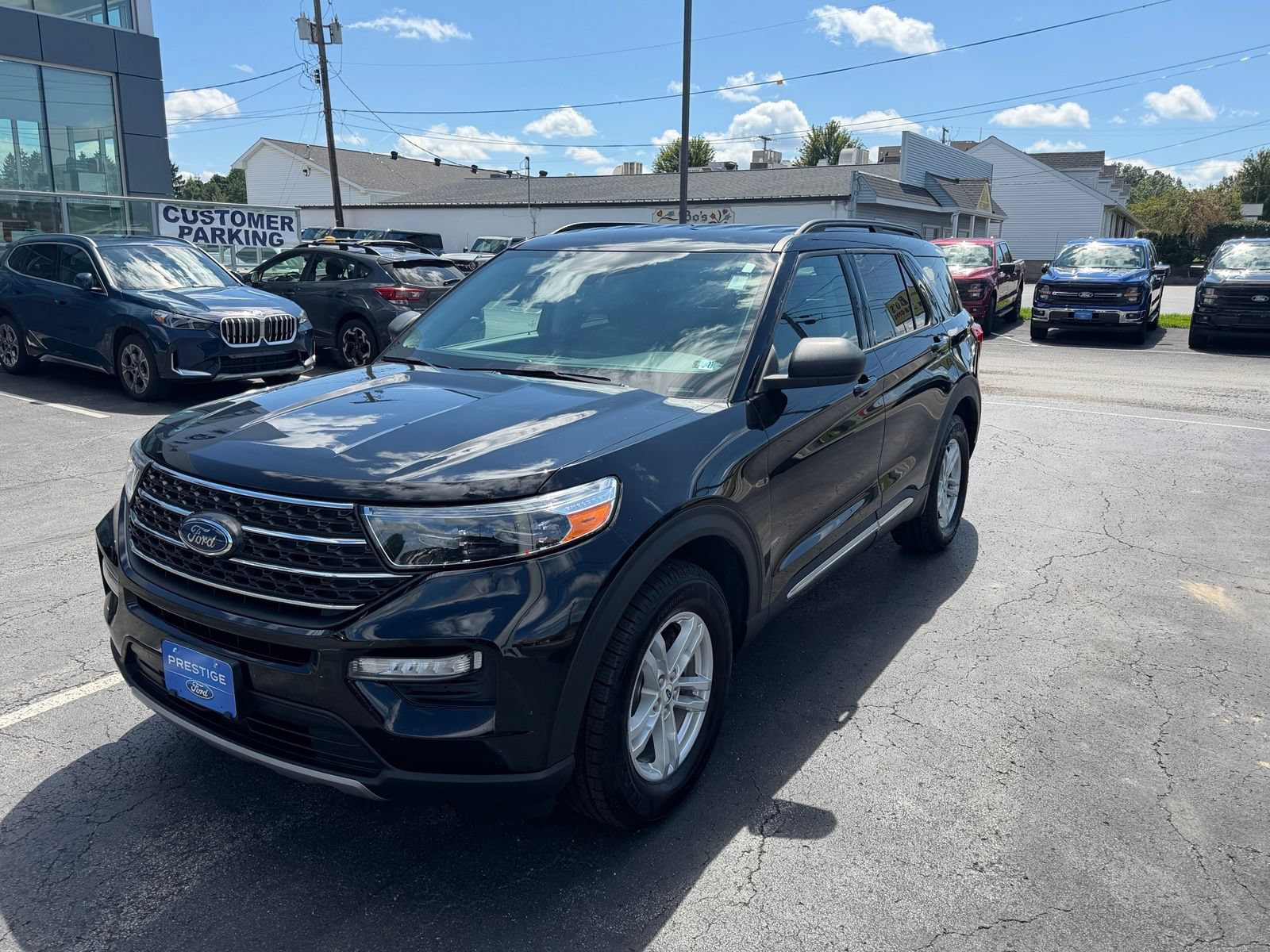 Certified 2022 Ford Explorer XLT w/ Equipment Group 202A AWD/4WD image 3