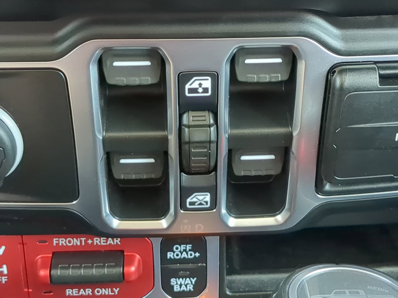 Used 2021 Jeep Gladiator Rubicon AWD/4WD image 22