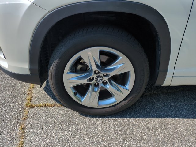 Used 2017 Toyota Highlander Limited FWD image 11