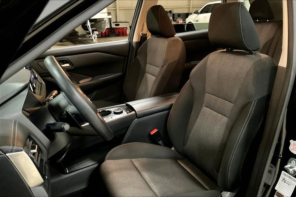 Used 2024 Nissan Rogue SV image 23