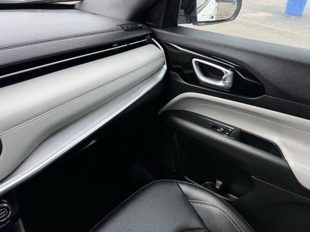 Used 2025 Jeep Compass Limited AWD/4WD image 25