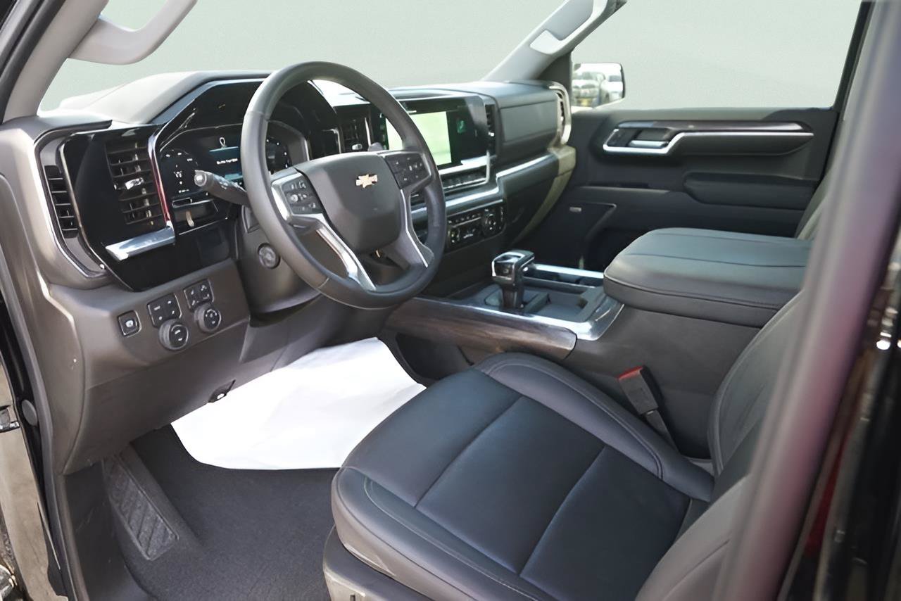 Used 2025 Chevrolet Silverado 1500 LTZ w/ LTZ Premium Texas Edition AWD/4WD image 8