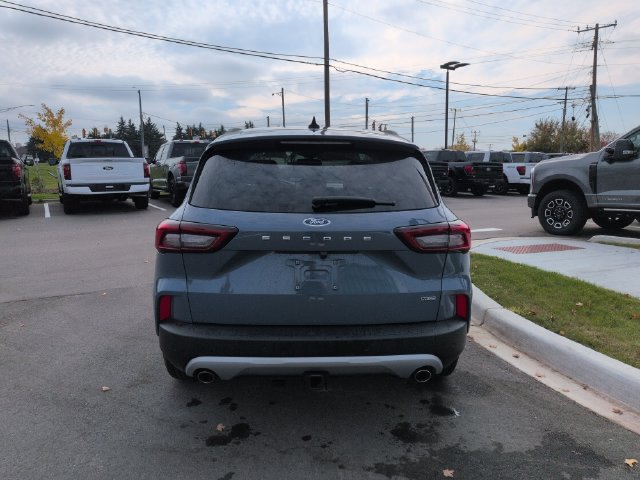Certified 2025 Ford Escape SE w/ PHEV Premium Package FWD image 4
