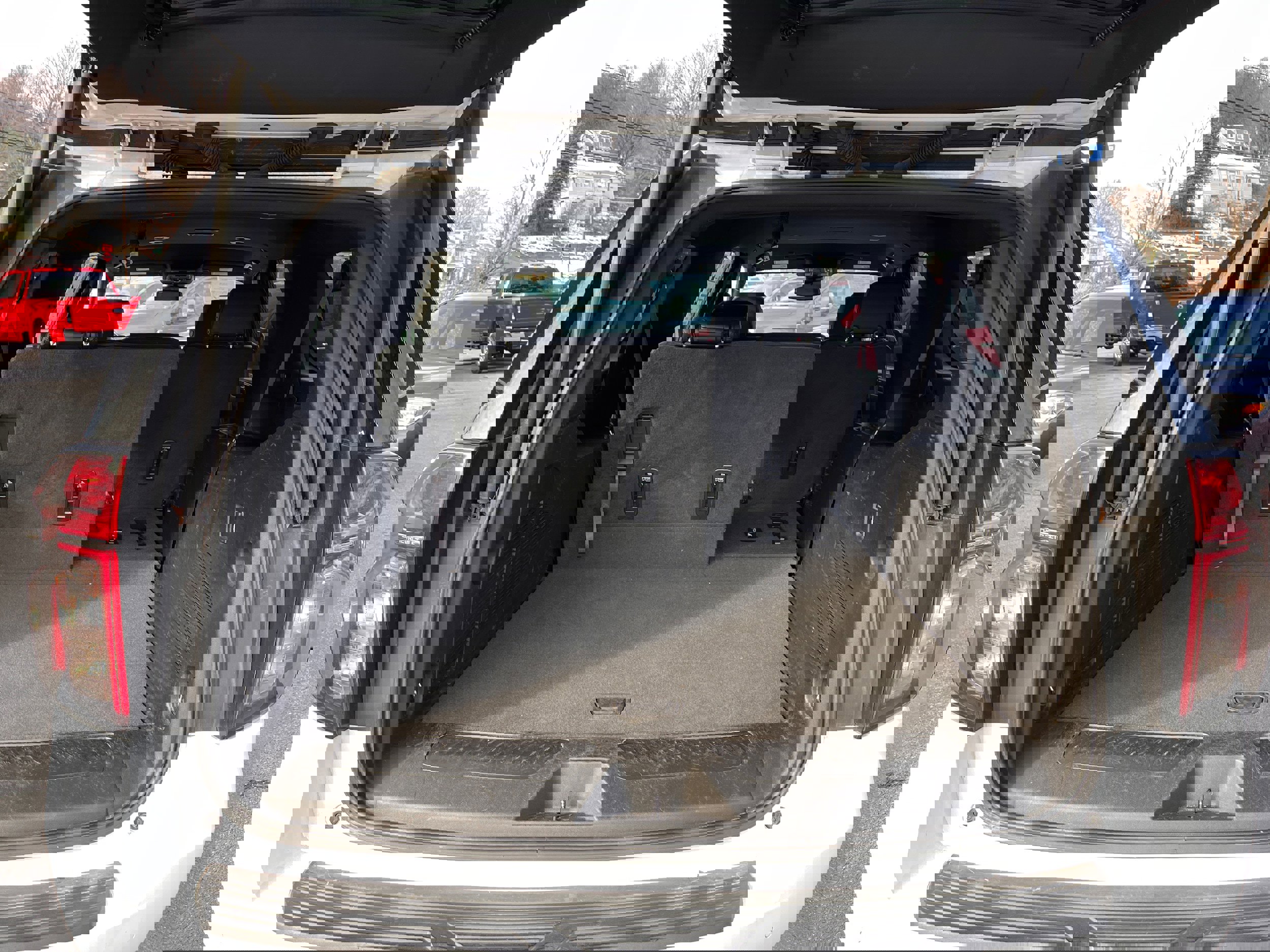 Used 2023 Chevrolet Suburban LT image 14