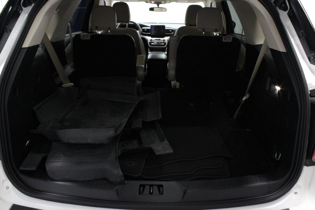 Certified 2023 Ford Explorer XLT w/ Equipment Group 202A AWD/4WD image 18