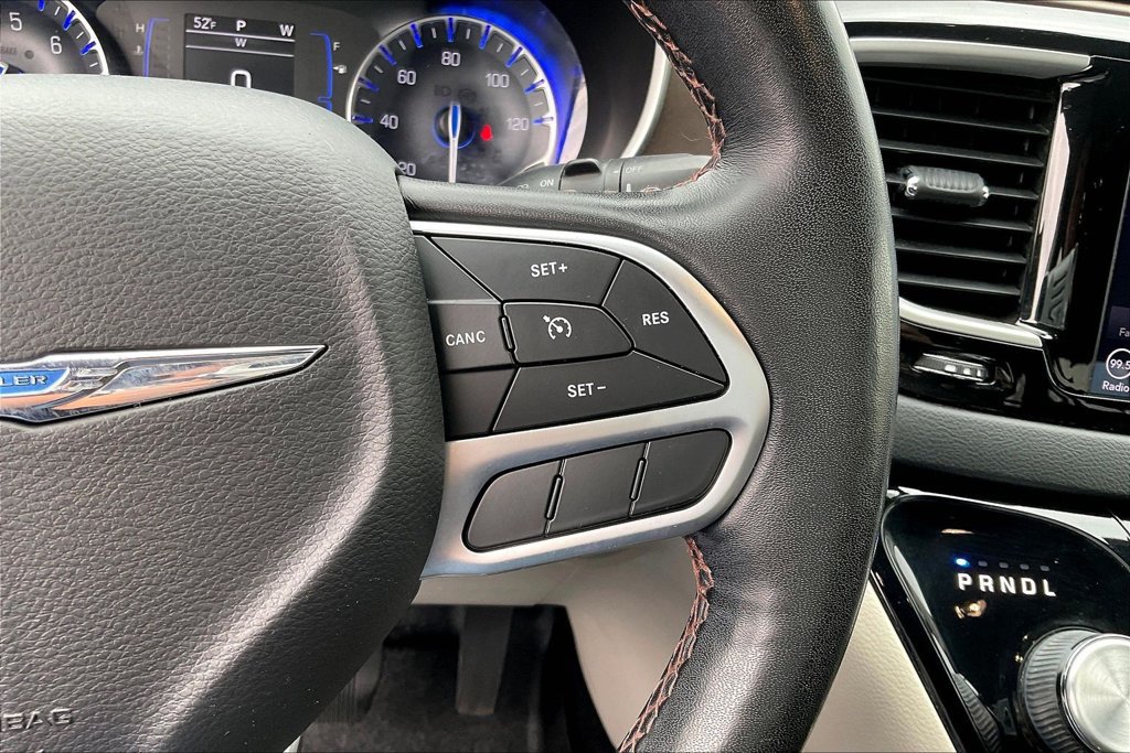 Used 2019 Chrysler Pacifica Touring Plus w/ Cold Weather Group FWD image 18