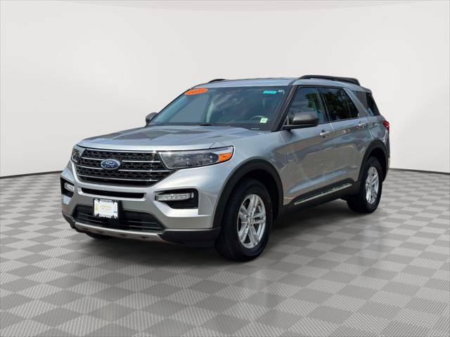 Certified 2023 Ford Explorer XLT w/ Equipment Group 202A AWD/4WD image 3