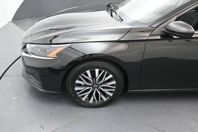 Used 2025 Nissan Altima 2.5 SV FWD image 9