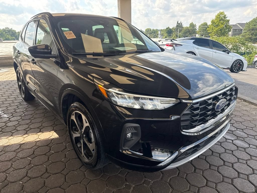 Certified 2024 Ford Escape ST-Line Select w/ Tech Pack #2 AWD/4WD image 4